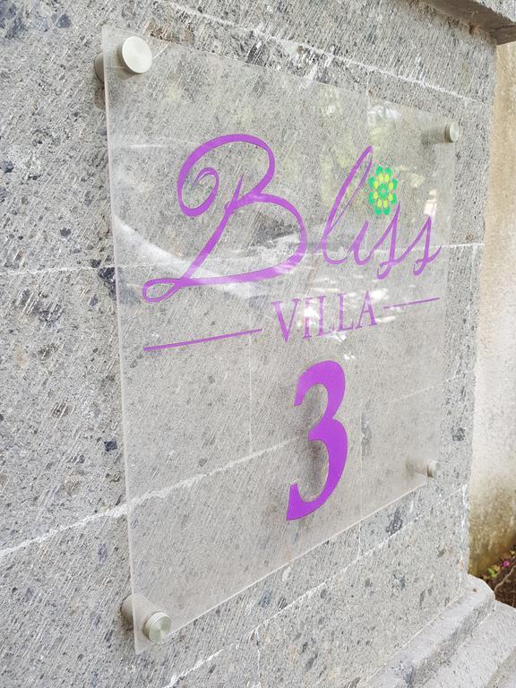 קנגו Villa Bliss A Paradise Of Three Independent Villas מראה חיצוני תמונה